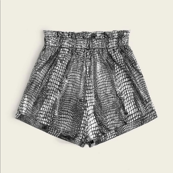 Paperbag Waist Knotted Crocodile Embossed Shorts - Picture 2 of 5